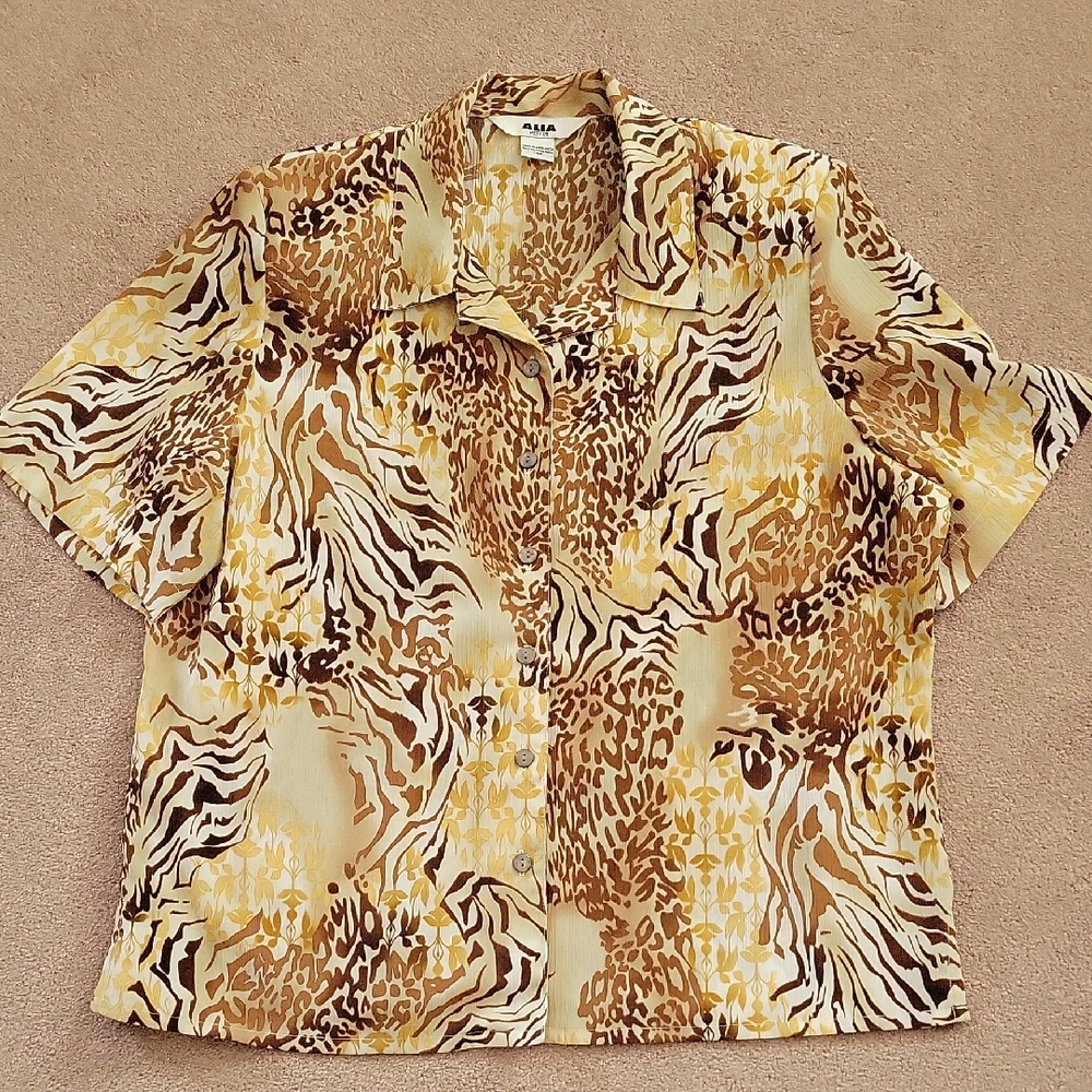 Alia Petite animal print shirt